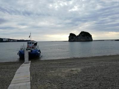 円月島の真横まで行きます