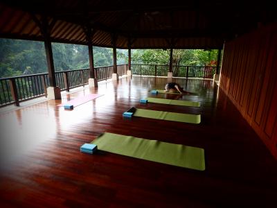 週に何度か朝ヨガプログラムもあり、無料で受けられます。