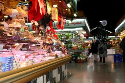 100年の歴史があるバルセロナの庶民的な市場。