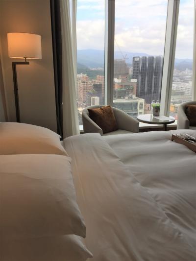 南港駅直結で便利です