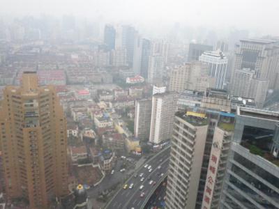 ホテルの部屋から見る上海市内