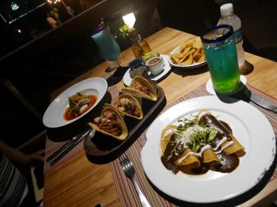 タコスのお店でディナー。プールバーと同の飲み物が飲めました！