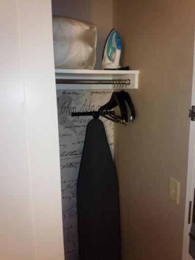 アイロンとアイロン台(クローゼット)