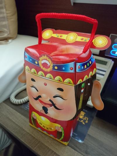 ベッドサイドにスナック菓子のサービスがありました。