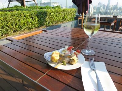 クラブラウンジのカクテルタイム