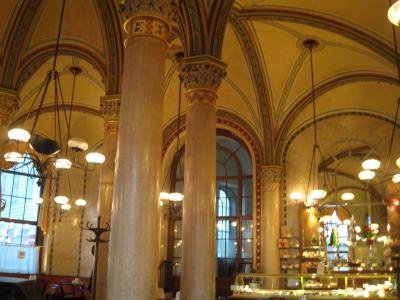 ウィーンのCafe文化が体験できる素敵な空間。