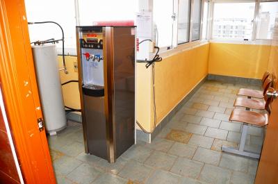 廊下にあった給湯器。冷水も出る