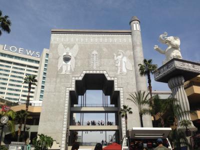 お土産屋が沢山あります