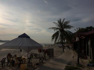 国際色豊かなビーチ