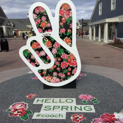 マンハッタンからバスも出ています