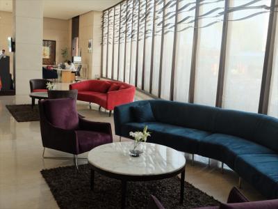 …公共の施設はこぎれいでモダンですが…、