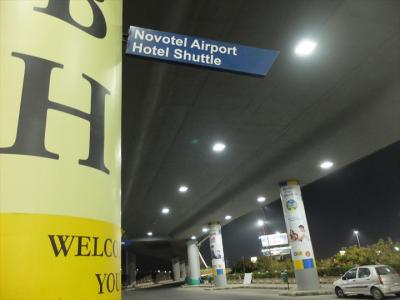 空港に深夜着いても、シャトルサービスがあり安心。