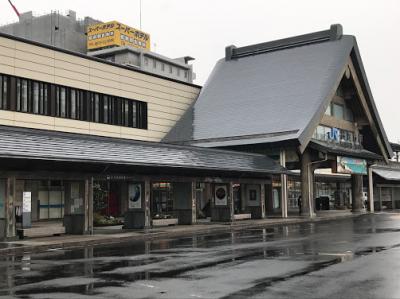 お土産も買える駅