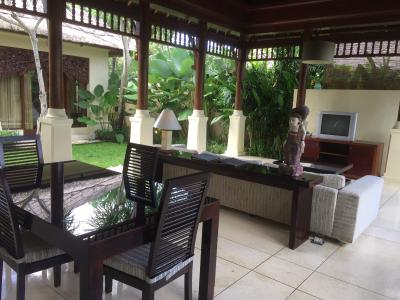 リビングは外です