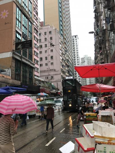 ホテルの目の前をトラムが走ります