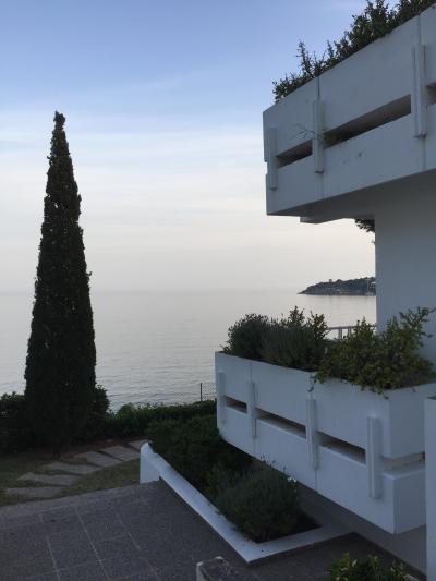 海が目の前にあります