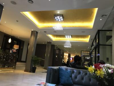 ホテルのロビー。こじんまりしてました。