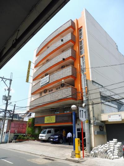 目に前にファイブスターバスの発着所が有ります