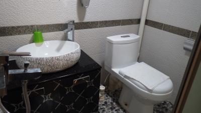 トイレ兼シャワールーム