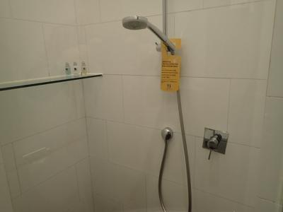 シャワーブースのお湯の出、排水はOK