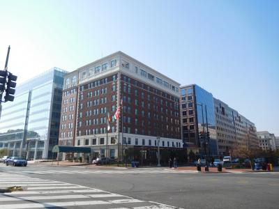 ユニオン駅方向から見た外観