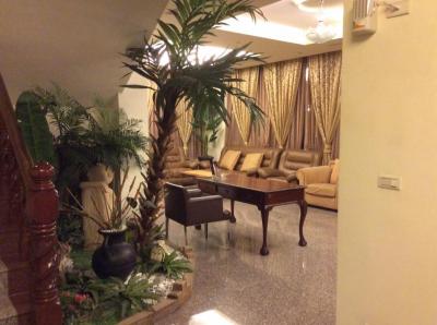 ロビーでチェックインではなく、敷地の前の管理事務所で行う。