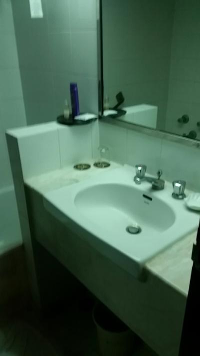 ちょっと狭い洗面所