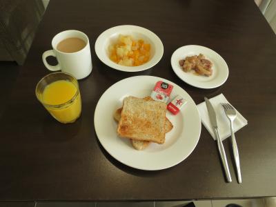部屋で食べた朝食