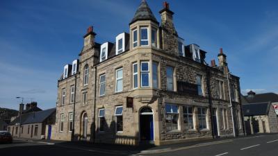 道路沿いの部屋は避けよう（写真右半面）