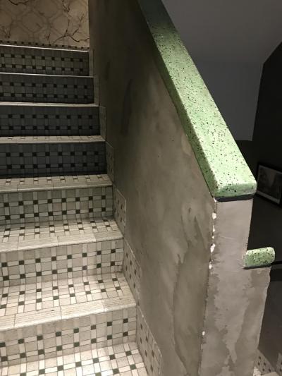 階段もレトロ調でカワイイが・・・しんどい