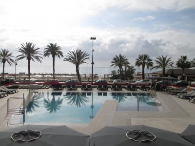 ホテルのプール