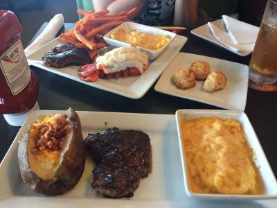 激うまステーキとサラダバー。