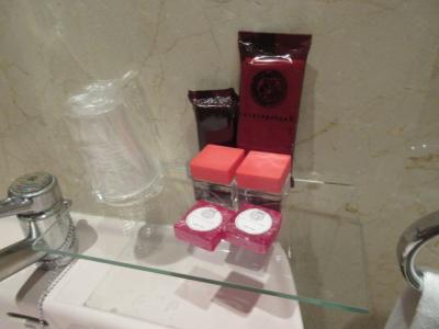 お持ち帰りのコロンあり、バスタブあり