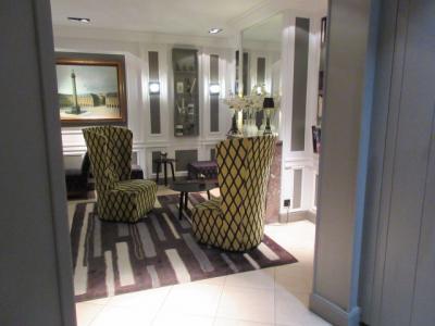 ロビーは小さい