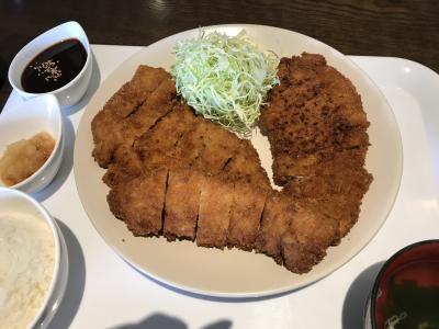 ボリューミーなとんかつと癖になるカレー。