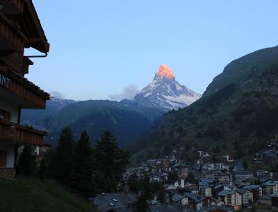 朝焼けのマッターホルン