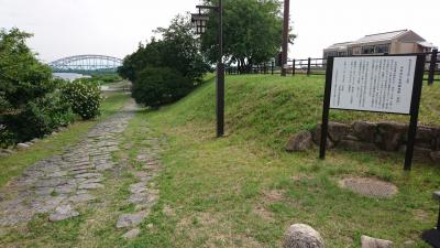 荷揚げ場の石畳が発見された