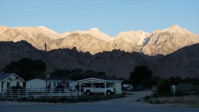 朝方は、朝日を浴びるシエラ・ネバダ山脈が見られました。