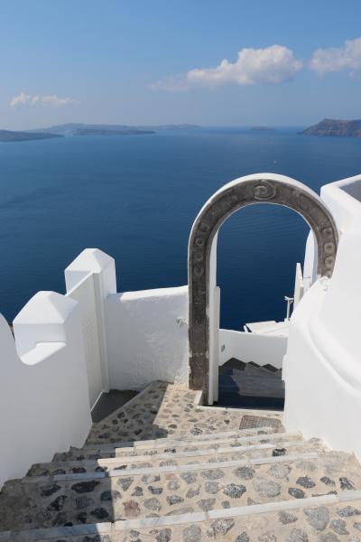 メインストリートから下ったホテルへのエントランス