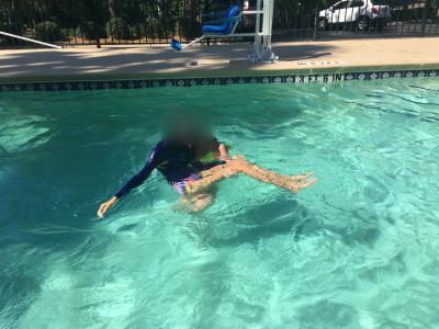 小さいけれど水のきれいなプール