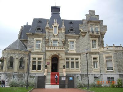 ポーターなしです。スーツケースとリュック・カメラ等を抱えて。