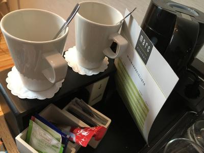湯沸かしポットやロンネフェルトの紅茶、インスタントコーヒー