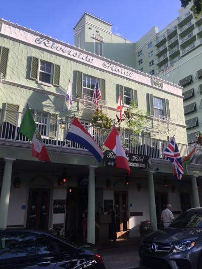 バス通り側の出入り口