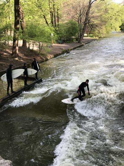 リバーサーフィンを見に