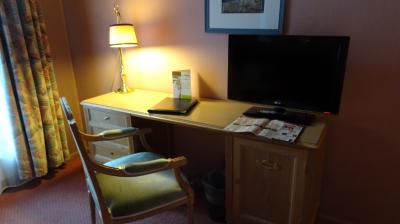 デスクもまずまず。WiFiもつながりました。