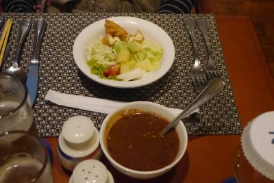 サラダは味噌風のドレッシングで頂きます