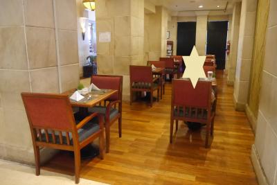 レストランの一画はテーブル席になっていました