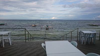 ホテルのレストランから海が見える