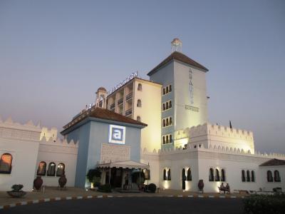 市街地から離れた大型ホテル