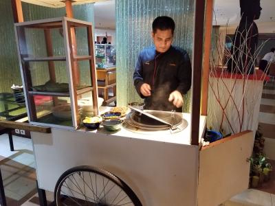 朝食会場に屋台が。。